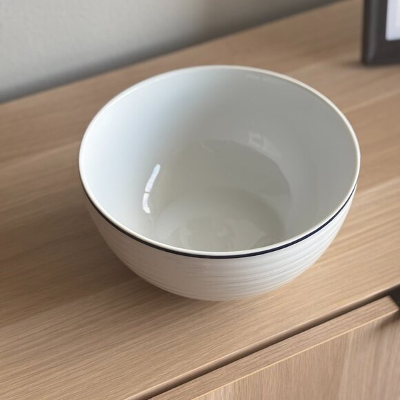 Crate & Barrel Roulette Spal Portugal White Blue Band Large Serving Bowl 8.75" - Picture 4 of 7